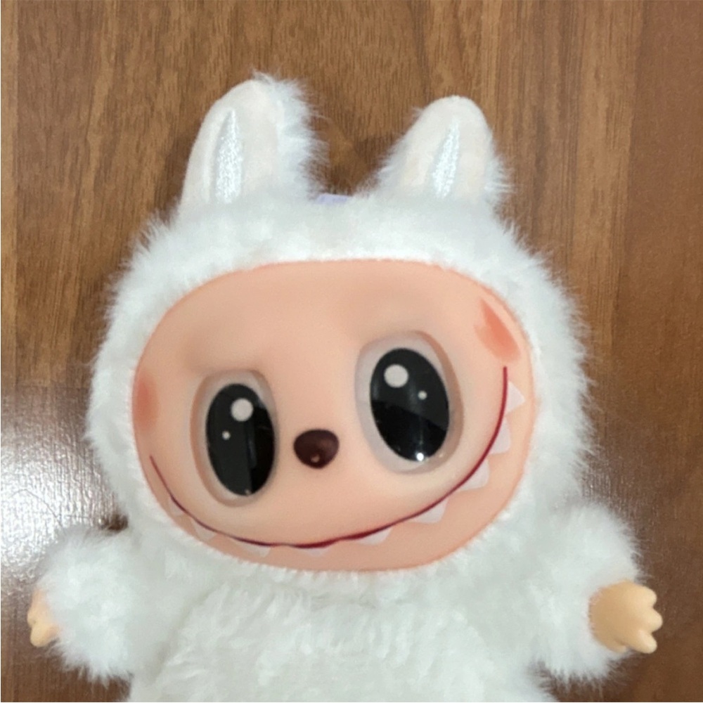 POP MART White Furry Plush Monster Keychain - Picture 7 of 7